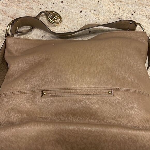 Michael Kors khaki handbag - Picture 3 of 11